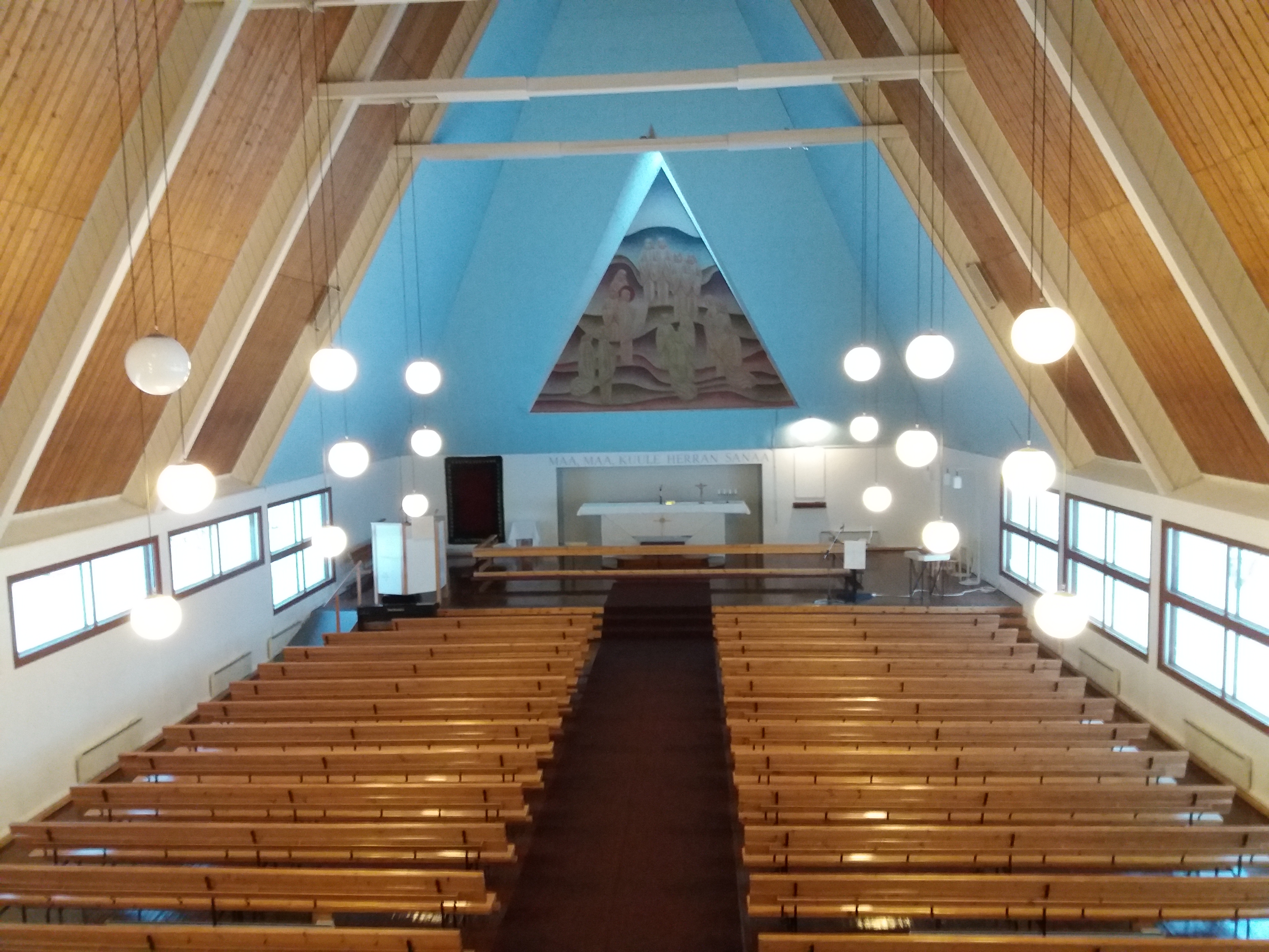 Sieppijärven kirkko valoisa sisäkuva